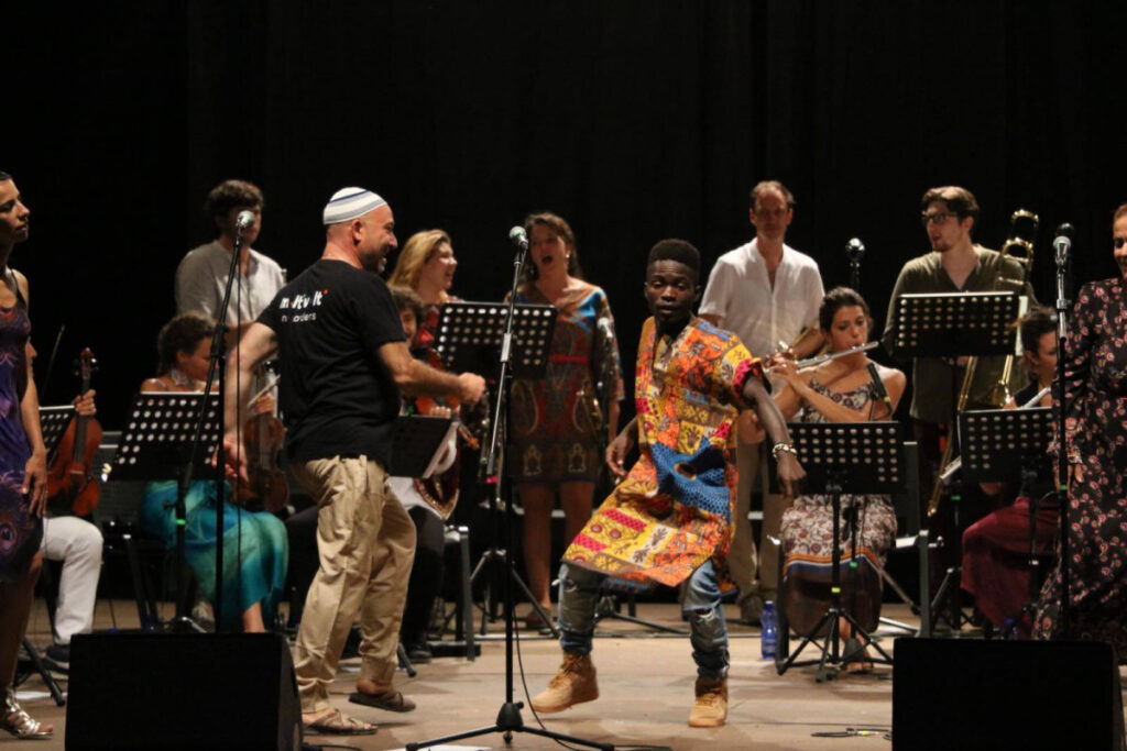 Riscoprire l’”anima meticcia” del mondo: l’esperienza dell’Orchestra Multietnica di Arezzo