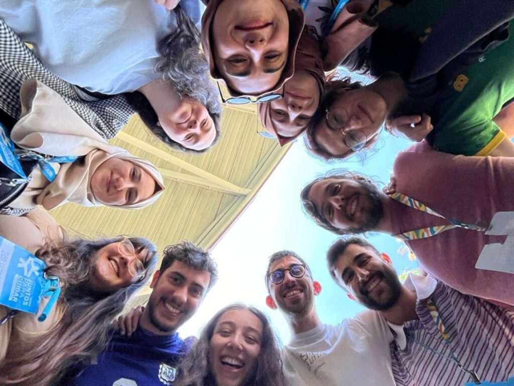 Playing together: the beginning of a friendship between young Catholics and Muslims