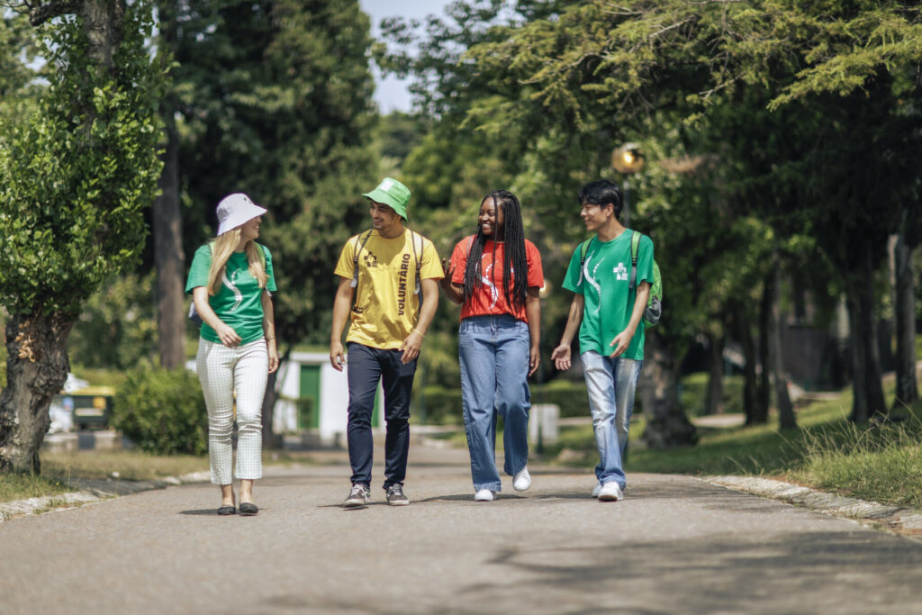 Maria si alzò e andò in fretta