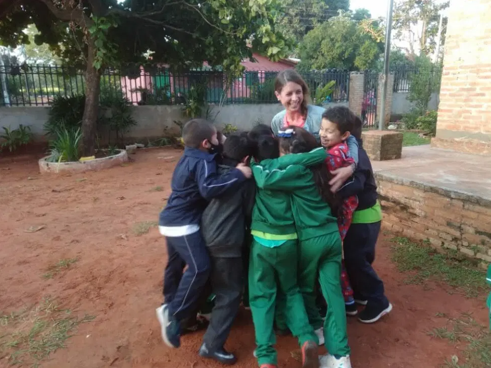 Escola Unipar, Paraguai. Um mundo de terra vermelha para compartilhar
