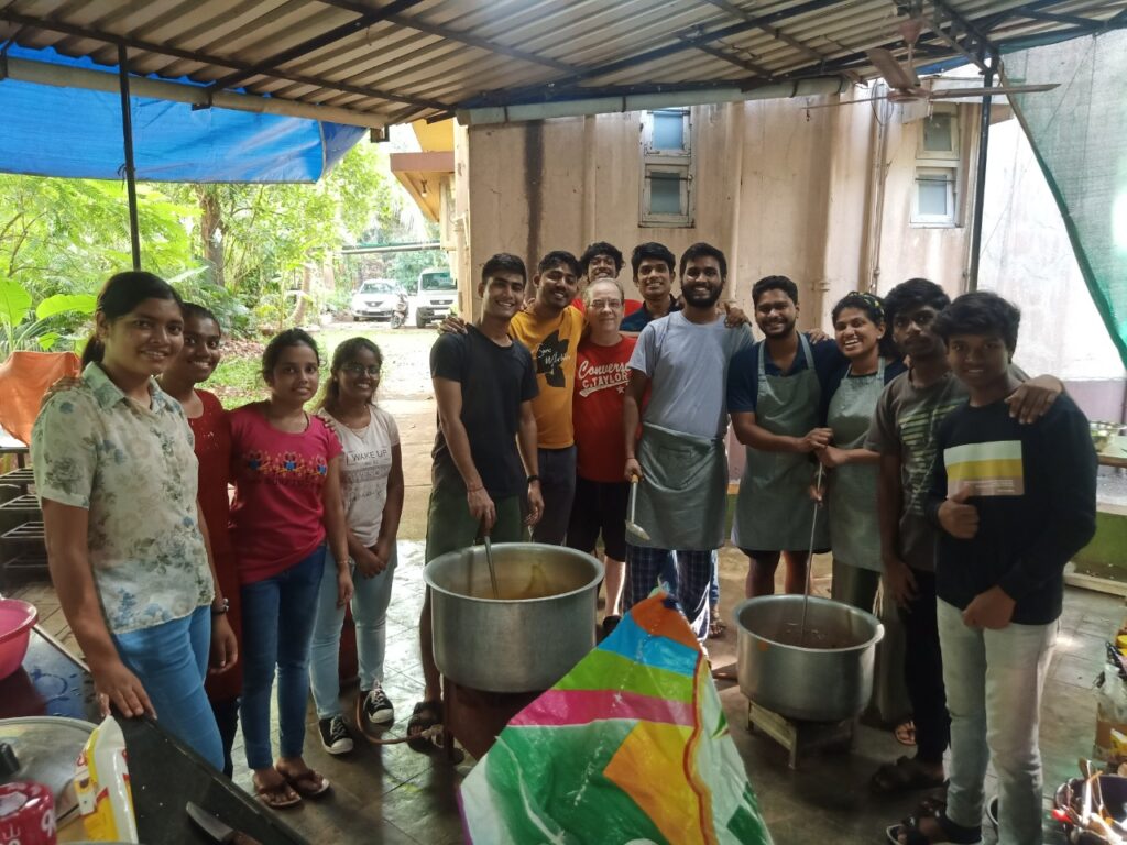 Reach out, ou “alcançar”, projeto no bairro de Goregaon (Mumbai)